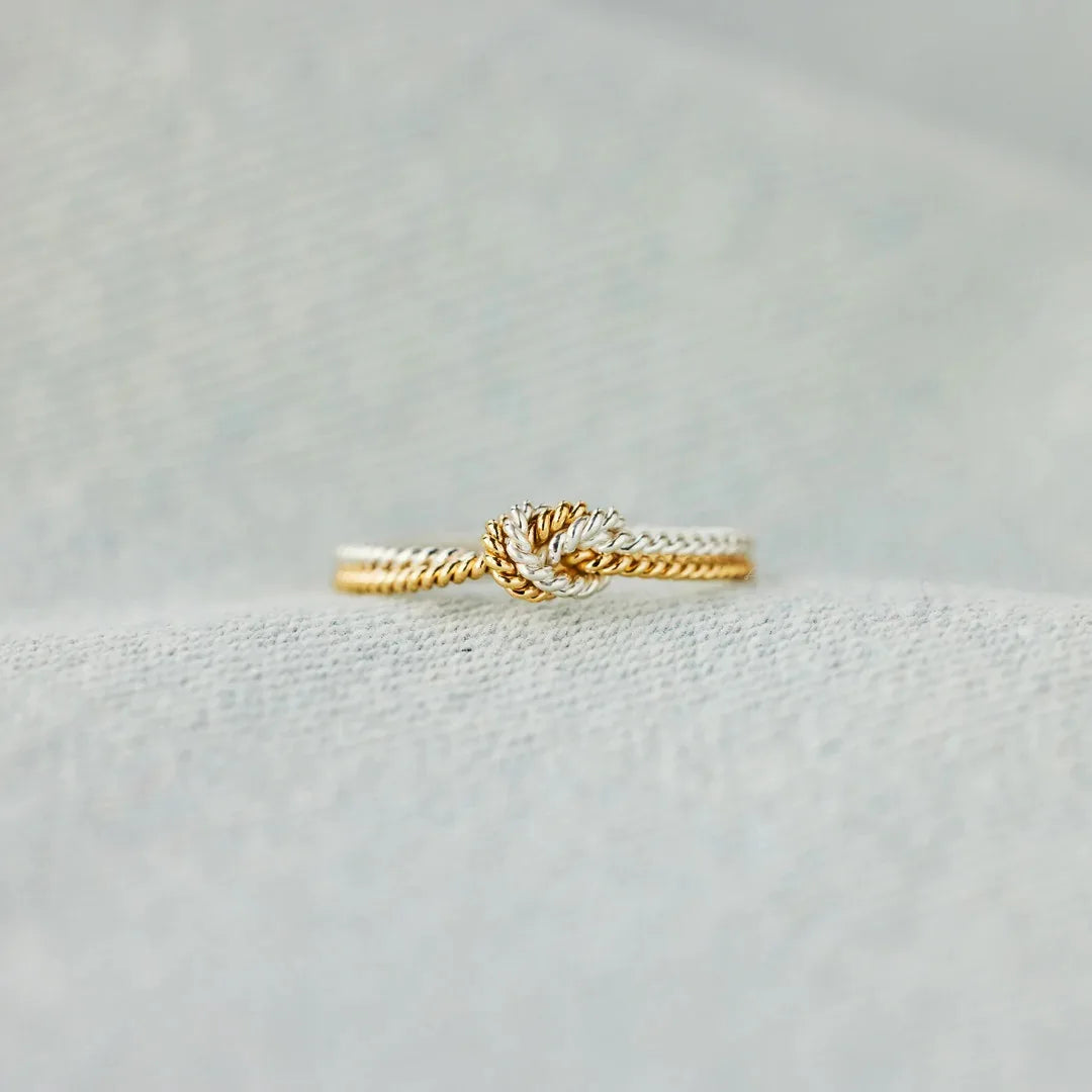 Minimalist Knot Ring