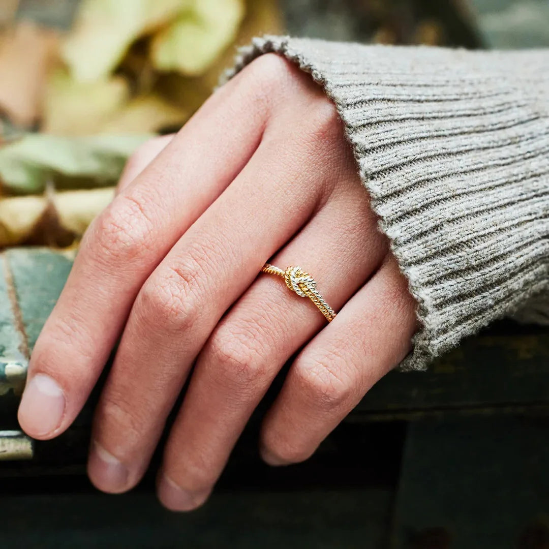 Minimalist Knot Ring